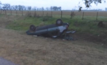 VOLCO UN AUTO EN EL CAMINO AL CEMENTERIO