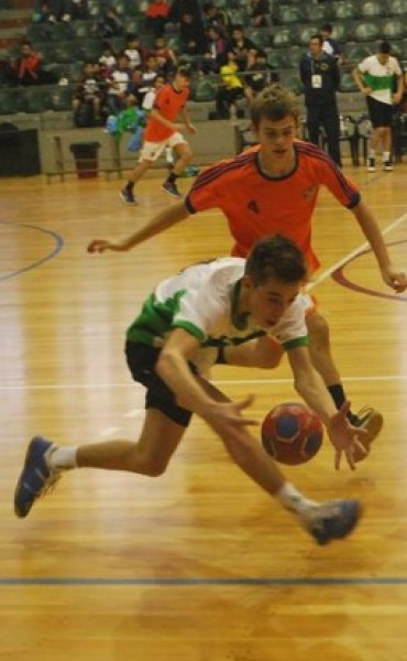 NACIONAL DE HANDBOL - TRES LOMAS A UN PASO DE LA CLASIFICACION
