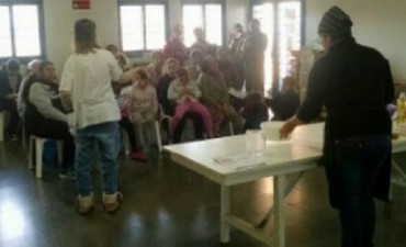 CHARLAS SOBRE ALIMENTACION EN BARRIO LA UNION E INGENIERO THOMPSON