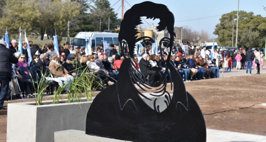SE INAUGURO EL MONUMENTO A BELGRANO EN EL ACCESO A LA CIUDAD