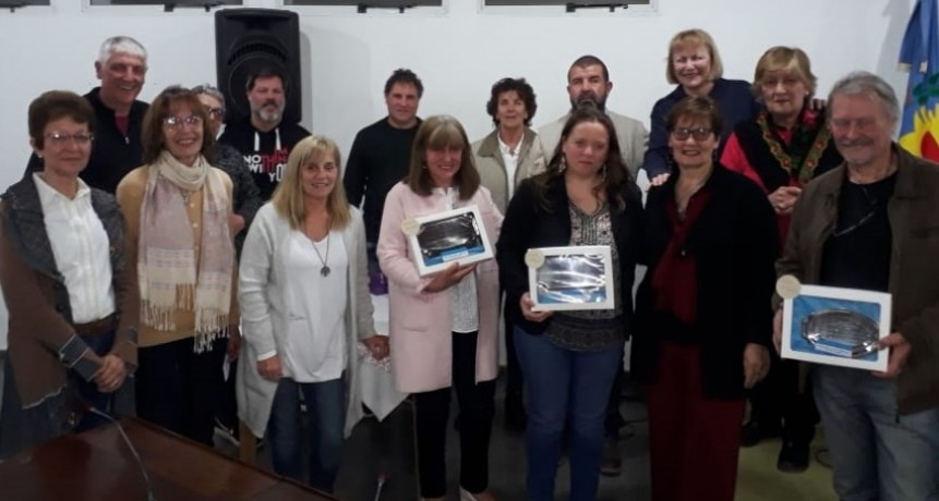 SE ENTREGARON LOS PREMIOS DEL CERTAMEN LITERARIO EN HOMENAJE A EVA PERON