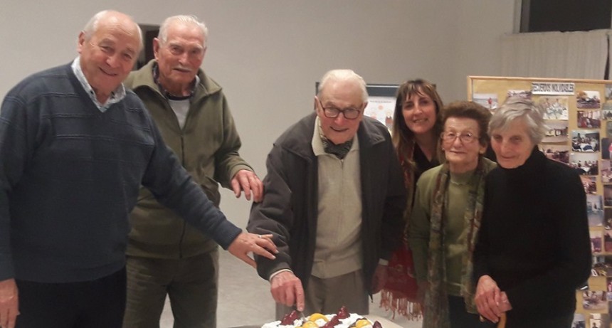 LOS ABUELOS FESTEJARON SU DIA POR PARTIDA DOBLE