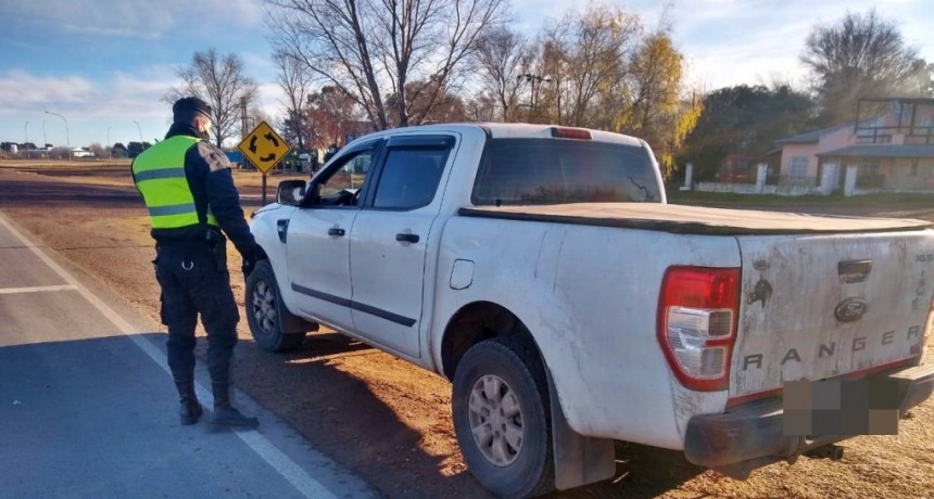 DETIENEN A DOS PERSONAS DE SALLIQUELO QUE INGRESARON A LA PAMPA POR CAMINOS VECINALES PARA COMPRAR UN VEHICULO
