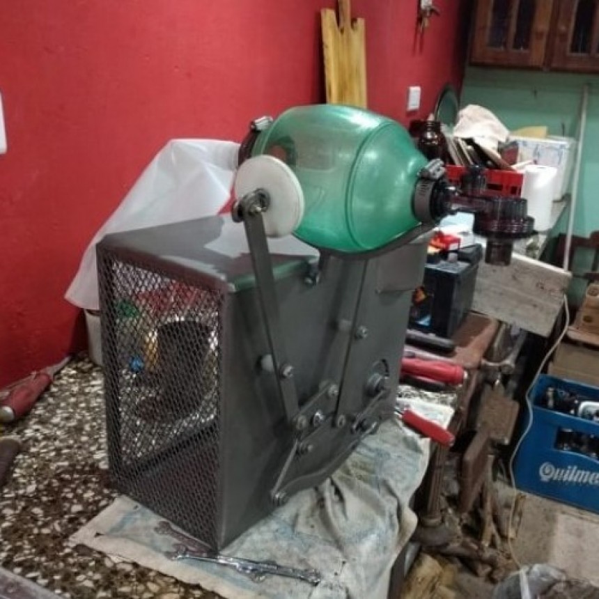 ALEJANDRO DOMINGUEZ: “LO QUE FABRICAMOS FUE UN VENTILADOR”