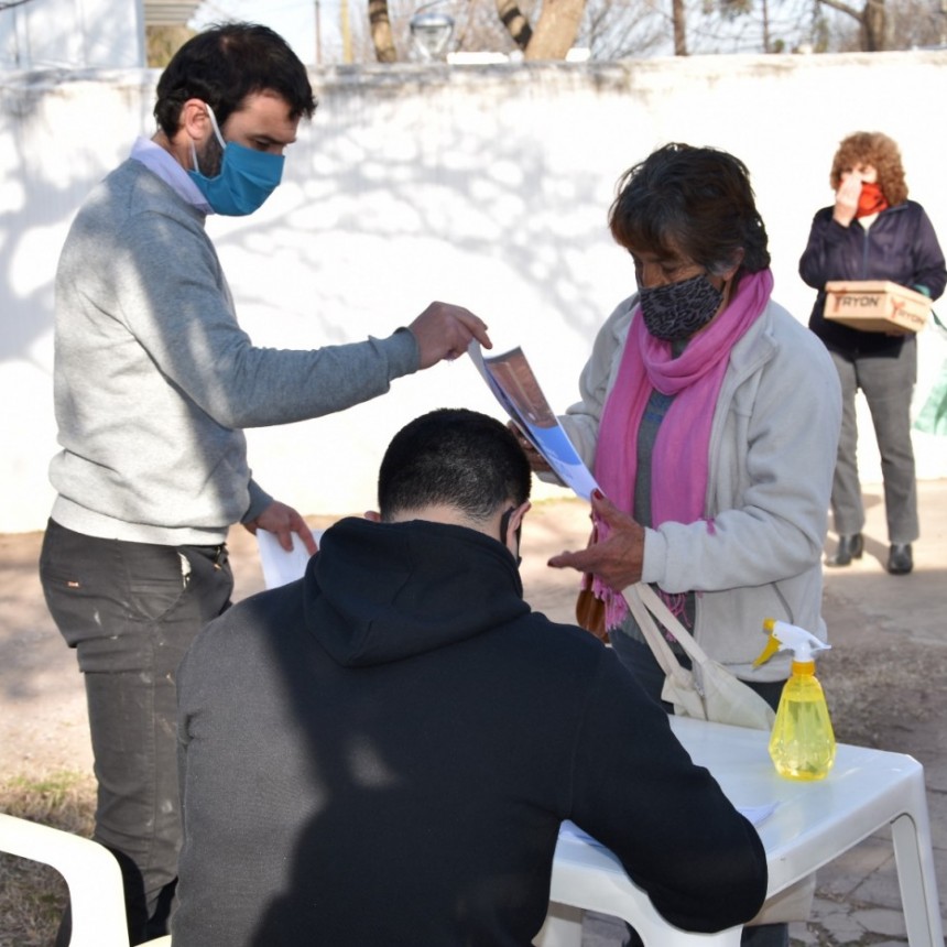 SE REALIZÓ LA ENTREGA DE GALLINAS PONEDORAS