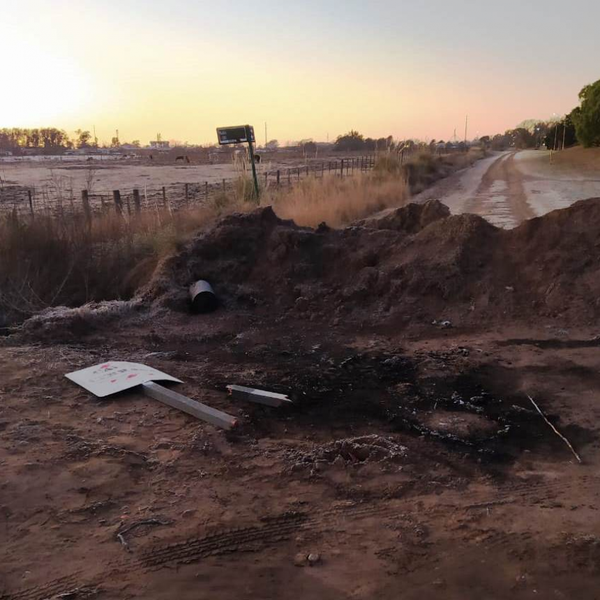 VANDALISMO EN UNO DE LOS ACCESOS A LA CIUDAD