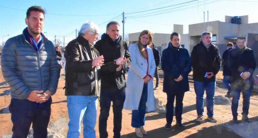 EL MINISTRO KATOPODIS EN LA CIUDAD DE TRES LOMAS