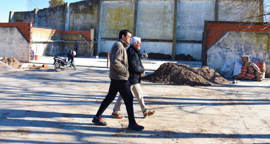 AVANZA LA OBRA DE PUESTA EN VALOR DE LA CANCHA DE PADEL DEL POLIDEPORTIVO MUNICIPAL