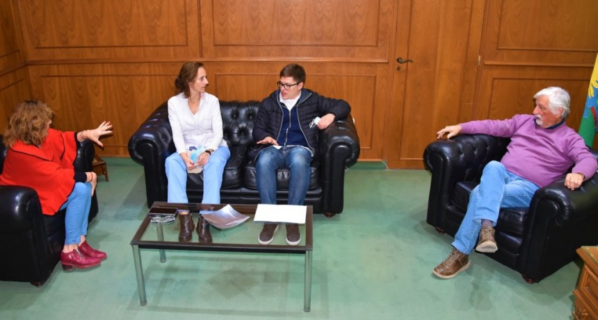 EL JOVEN GONZALO ADEMA SE INCORPORÓ AL LABORATORIO DEL HOSPITAL MUNICIPAL