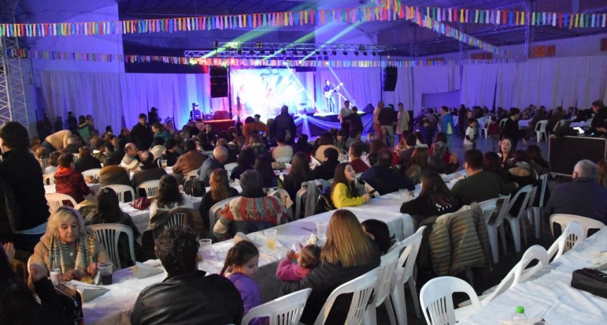 TRES LOMAS FESTEJÓ EL 9 DE JULIO