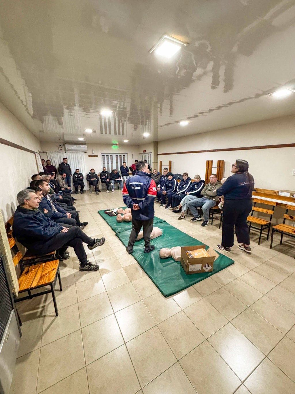 El municipio entreg&oacute; desfibriladores a los clubes