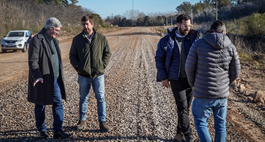Javier Rodr&iacute;guez inaugur&oacute; el camino rural que conecta la Escuela Rural N&deg; 33 y destac&oacute; la producci&oacute;n con identidad bonaerense 