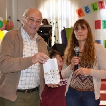 EL INTENDENTE PARTICIPO DE LOS FESTEJOS POR EL DIA DEL NIÑO EN LA IGLESIA EVANGELICA MENONITA