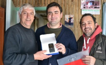 ROQUE MARTINEZ GANO EL TELEFONO CELULAR POR ACERTAR EL CAMPEON DEL APERTURA