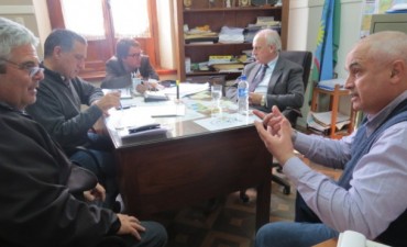 FEITO  VISITO LA LOCALIDAD Y SE REUNIO CON PROPIETARIOS DE TERRENOS