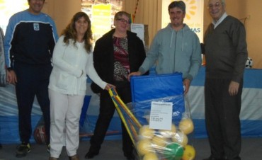 ENTREGARON MATERIAL DEPORTIVO A LAS INSTITUCIONES