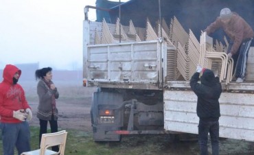 LLEGO MOBILIARIO PARA ESCUELAS DEL DISTRITO