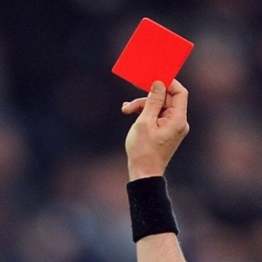 EL TRIBUNAL DE PENAS SANCIONO A JOAN BENAVIDEZ CON 15 FECHAS DE SUSPENSION