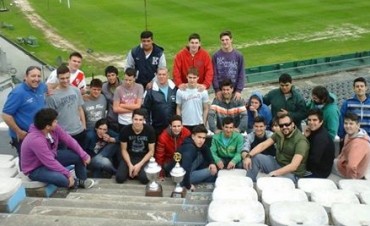 EQUIPOS DE HANDBOL DE UNION DE BONIFACIO COMPITIERON EN MONTEVIDEO CON REFUERZOS TRESLOMENSES