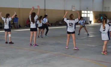 EL EQUIPO FEMENINO MENORES DE HANDBOL GANO EL INTERREGIONAL EN PELLEGRINI