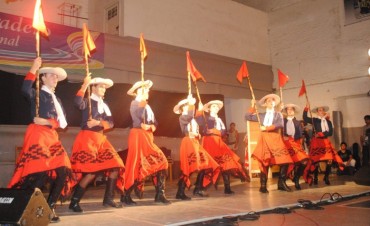 LA ACADEMIA EL FOGON DE LA AMISTAD CELEBRO EL DIA DEL FOLKLORE