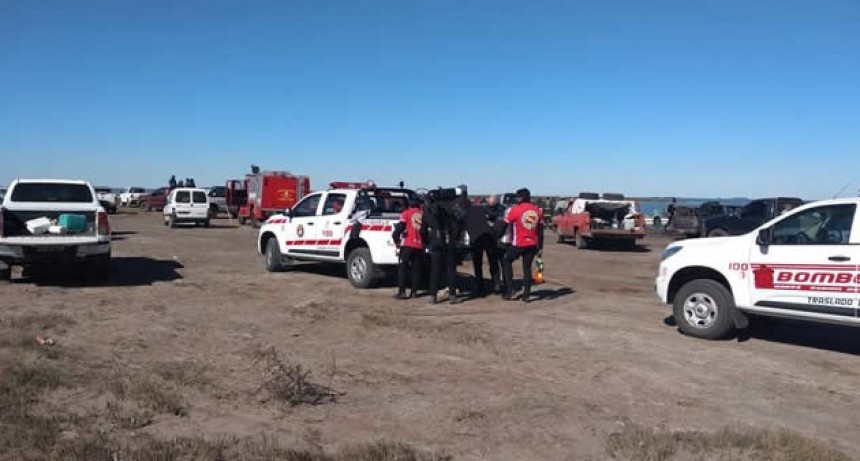 BOMBEROS DE TRES LOMAS PARTICIPAN DE LA BÚSQUEDA DEL PESCADOR