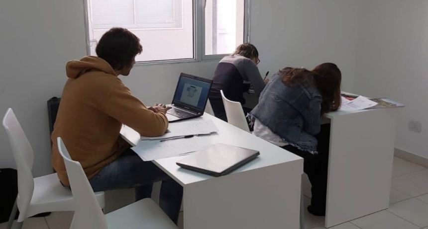 ALUMNOS DE CARRERAS DE GRADO Y LICENCIATURAS RINDEN SUS EXÁMENES FINALES
