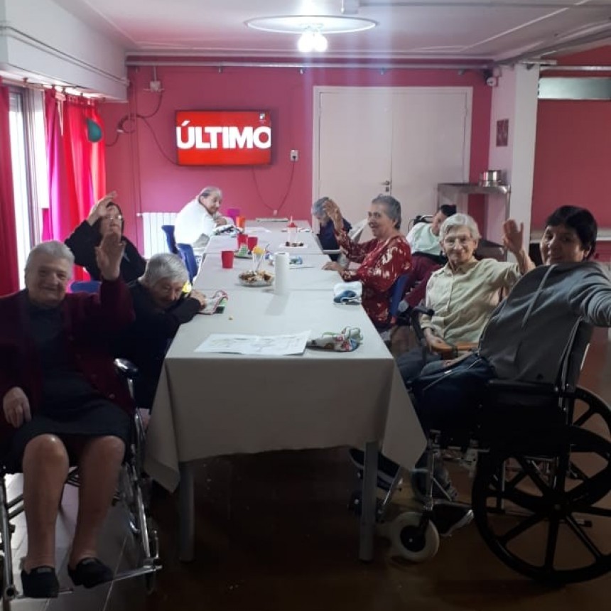 ABUELAS Y ABUELOS DE LOS HOGARES MUNICIPALES TUVIERON SU ESPACIO EN FM AMANECER