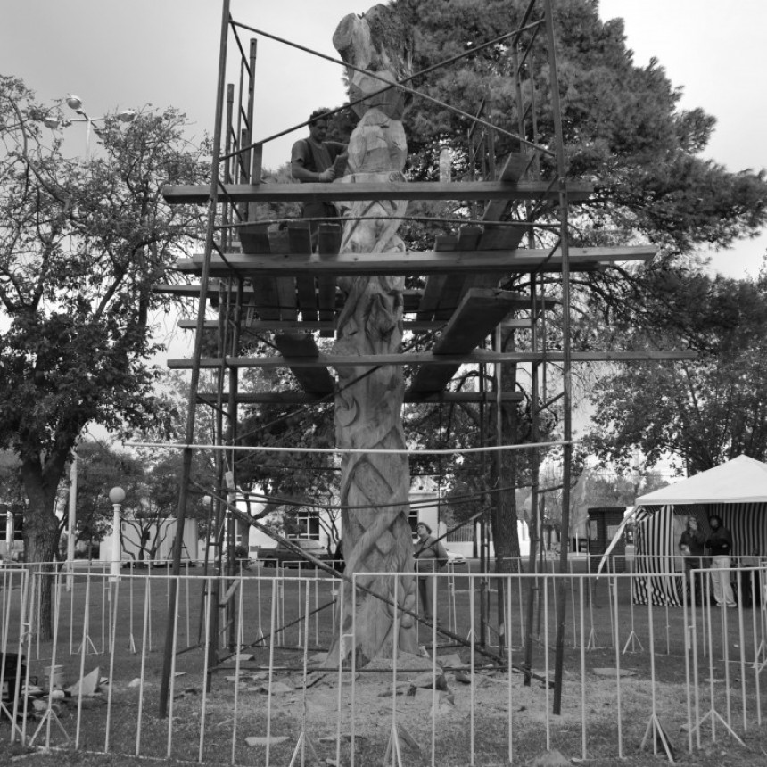 SE QUITÓ EL TOTEM DE LA PLAZA PRINCIPAL