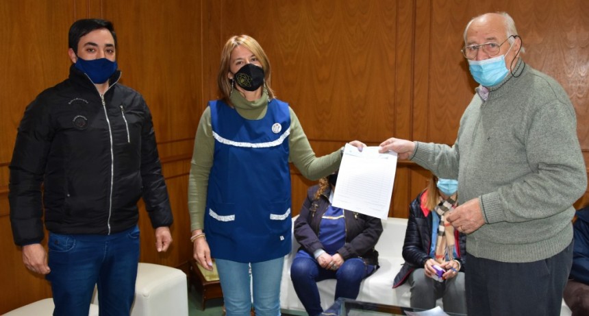 CONTINÚA LA ENTREGA DEL FONDO MUNICIPAL PARA INSTITUCIONES EDUCATIVAS