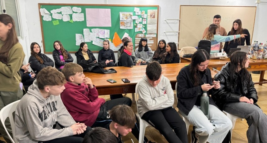 TALLER DE SEPARACIÓN DE RESIDUOS PARA LOS JÓVENES DE LA IGLESIA CATÓLICA