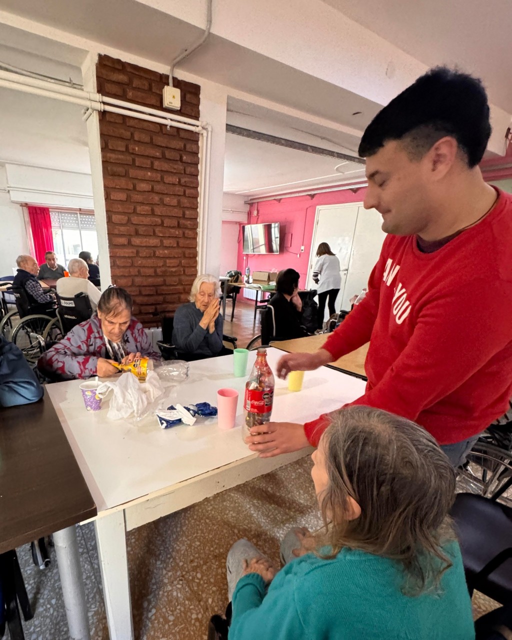 JORNADA DE AMBIENTE EN LOS HOGARES MUNICIPALES