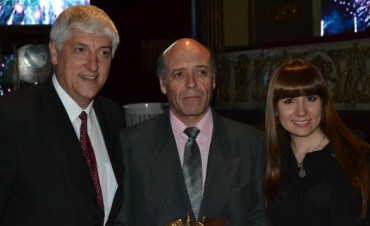 EL PROGRAMA 101.AUTOMOVILISMO RECIBIO EL PREMIO CADUCEO EN LA PLATA