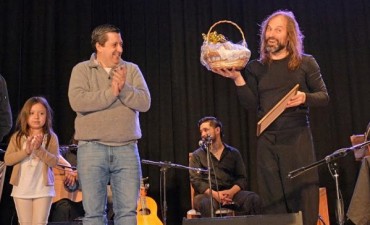 EMOCIONANTE VELADA MUSICAL CON EL CHANGO SPASIUK