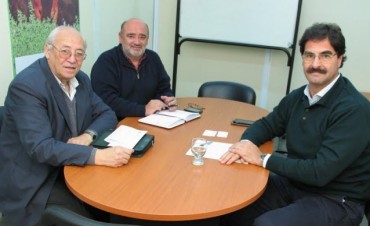 ALVAREZ Y BARREIRO SE REUNIERON CON EL MINISTRO DE AGROINDUSTRIA