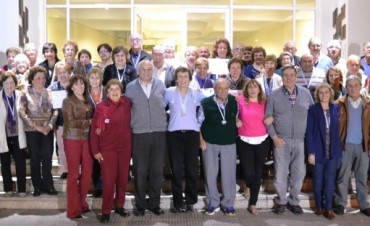 ENTREGARON PREMIOS DEL PROGRAMA ABUELOS DEL BICENTENARIO