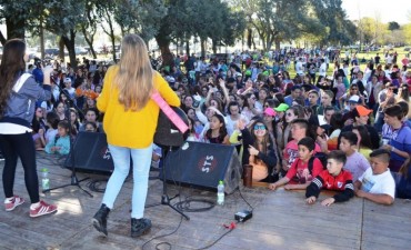 ESTUDIANTES TRESLOMENSES FESTEJARON SU DIA EN EL ACCESO