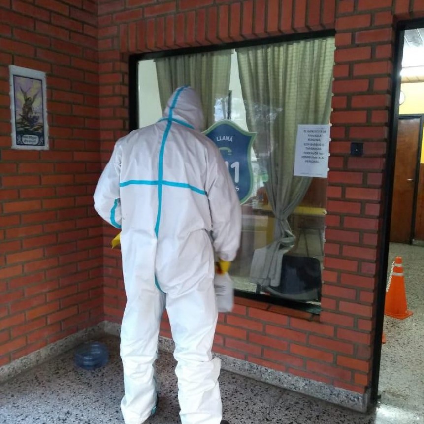 PERSONAL DE LA SUPERINTENDENCIA DE POLICIA SINIESTRAL, REALIZARON PROFUNDA HIGIENIZACION Y DESINFECCION EN EL EDIFICIO Y MOVILES POLICIALES DE 30 DE AGOSTO Y GIRODIAS