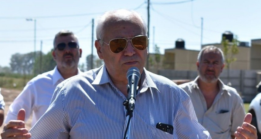 ROBERTO ALVAREZ ANUNCIO LA CONSTRUCCIÓN DE TRES VIVIENDAS
