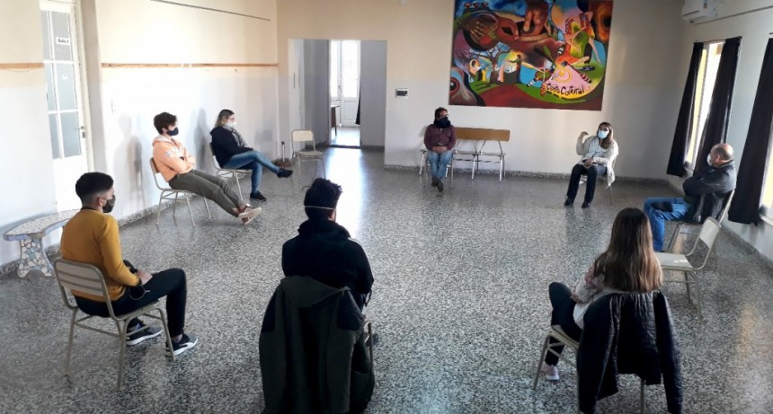 CENTROS DE ESTUDIANTES Y AUTORIDADES AVANZARON EN LA ESTRATEGIA DE CONCIENTIZACION DE LOS CIUDADANOS EN LOS ESPACIOS PÚBLICOS DE 30 DE AGOSTO