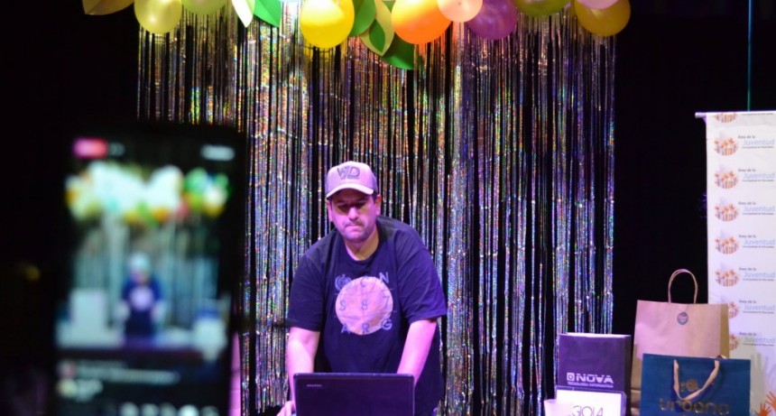 JÓVENES TRESLOMENSES FESTEJARON EL DÍA DE LA PRIMAVERA DESDE LA VIRTUALIDAD