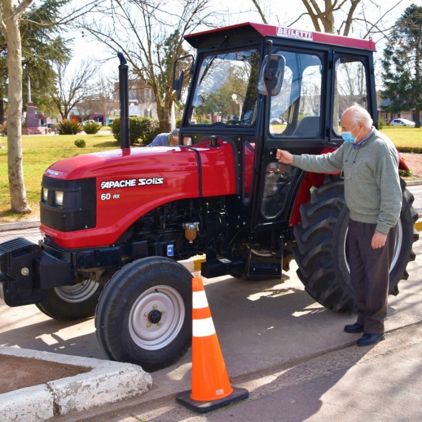 EL MUNICIPIO ADQUIRIÓ UN NUEVO TRACTOR 0 KM