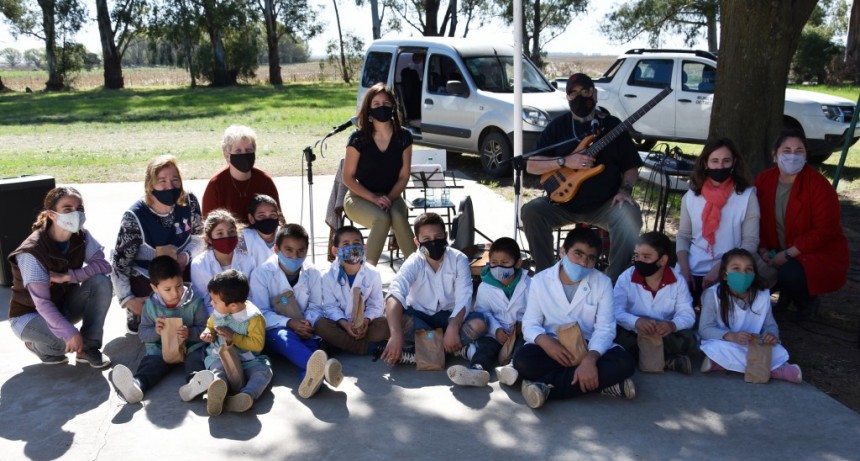 MÚSICA EN LAS ESCUELAS RURALES DE “LA ADELA” Y “PEHUELCHES”