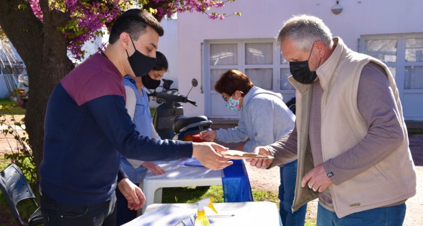 SE ENTREGARON LAS SEMILLAS DE ESTACIÓN PRIMAVERA-VERANO
