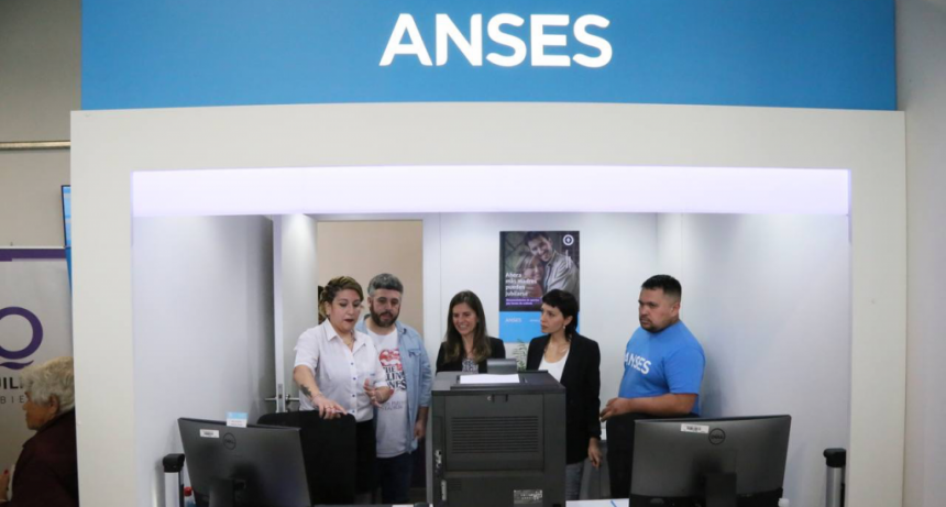 FERNANDA RAVERTA Y MAYRA MENDOZA VISITARON UN PUNTO DE ATENCIÓN DE ANSES