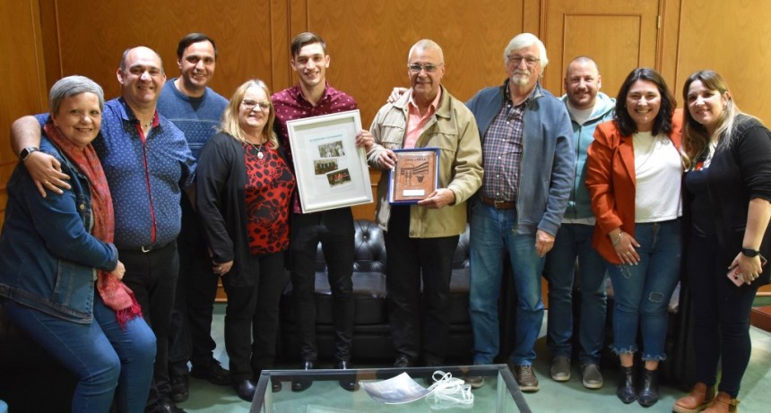 EL INTENDENTE AGASAJÓ AL GRUPO MUSICAL “LOS DIAMANTES” POR SU 50° ANIVERSARIO