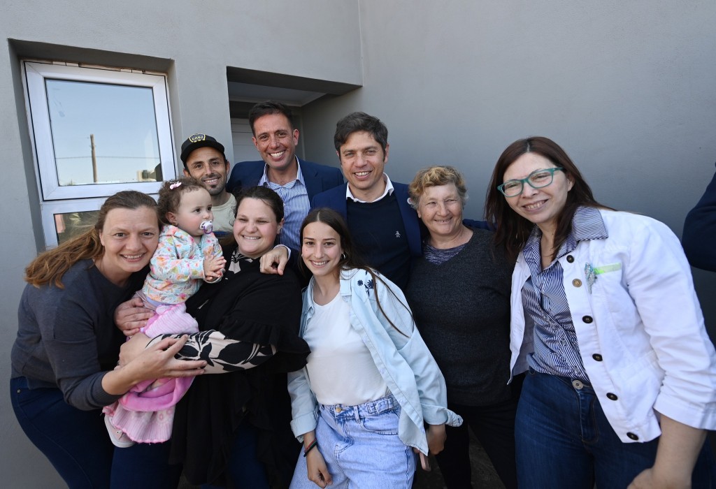 KICILLOF Y SPINOLO ENTREGARON 18 VIVIENDAS DEL PLAN BONAERENSE II