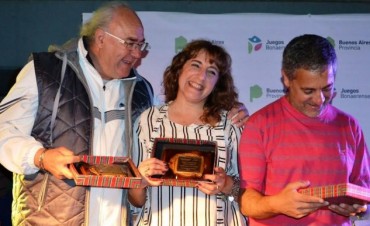 LA PROVINCIA RECONOCIÓ A AMELITA LOPEZ POR SU PARTICIPACIÓN EN TODAS LAS EDICIONES DE LOS TORNEOS