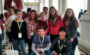 AGUSTINA CASADO Y FEDERICO GORJON PASARON A LA INSTANCIA NACIONAL DEL PARLAMENTO JUVENIL DEL MERCOSUR