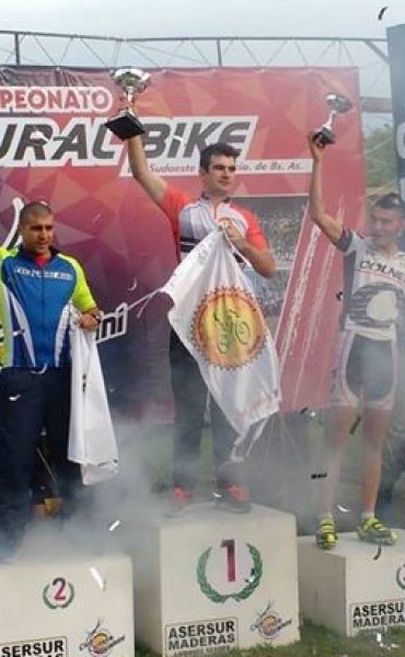 JUANI MENDIVE SE CLASIFICO CAMPEON EN CICLISMO